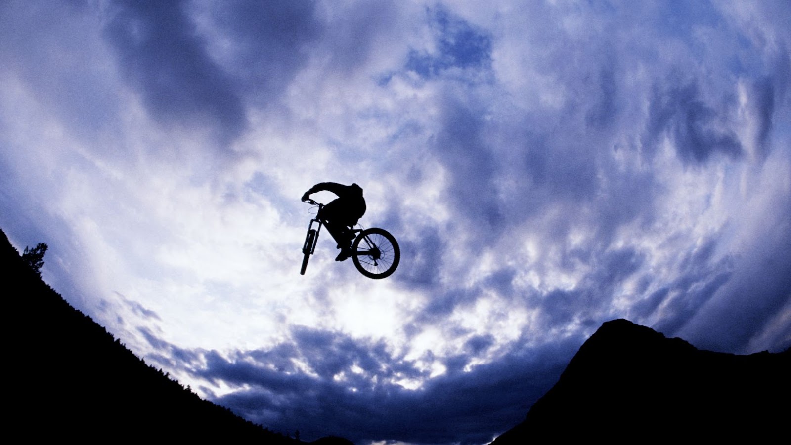 The Ultimate Freestyle Biking Experience with Mongoose Dirt Jumper